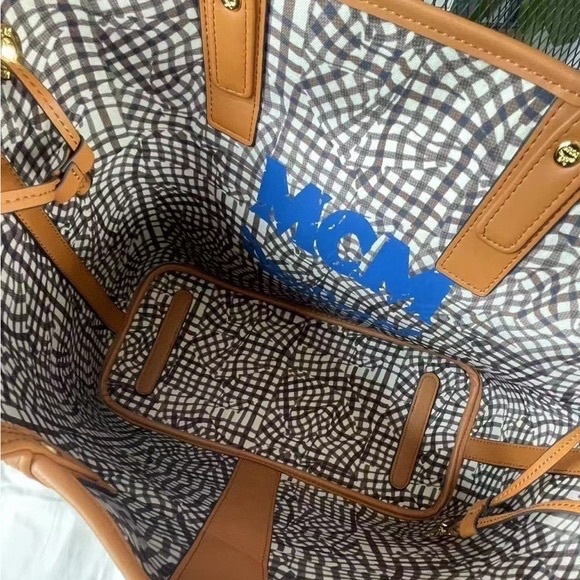 MCM Tan Visetos Tote and Pouch - Picture 3 of 4